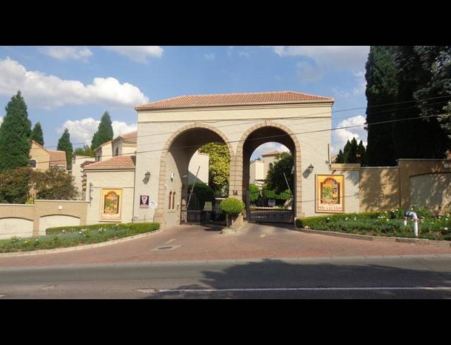 2 BEDROOM TOWNHOUSE FOR SALE IN RIVER CLUB